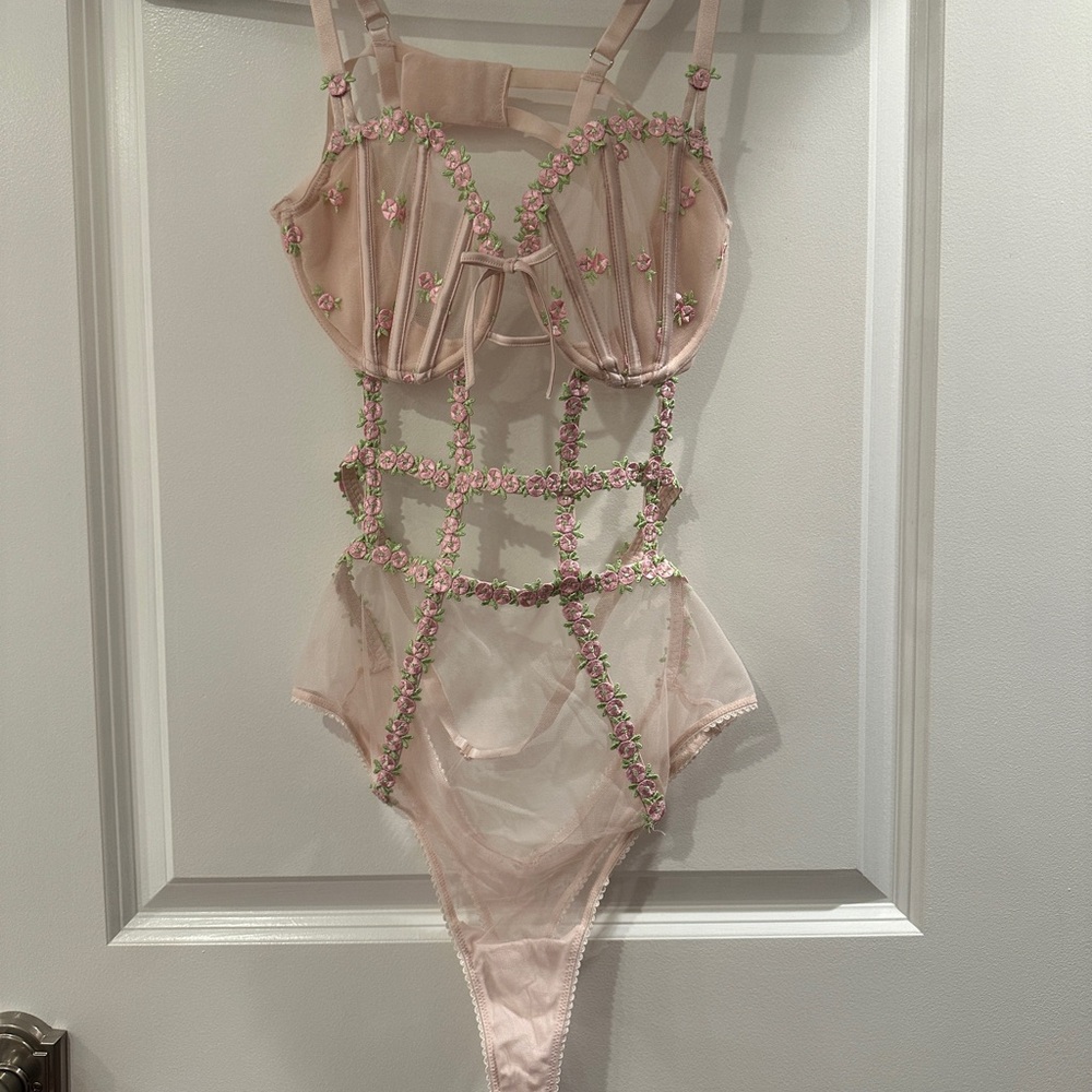 Victoria’s Secret Wicked Underlined Rosebud Embroidery Teddy